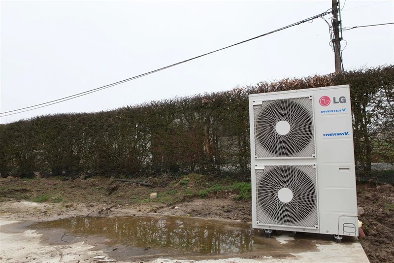 Buiten unit LG Therma V-2.jpg