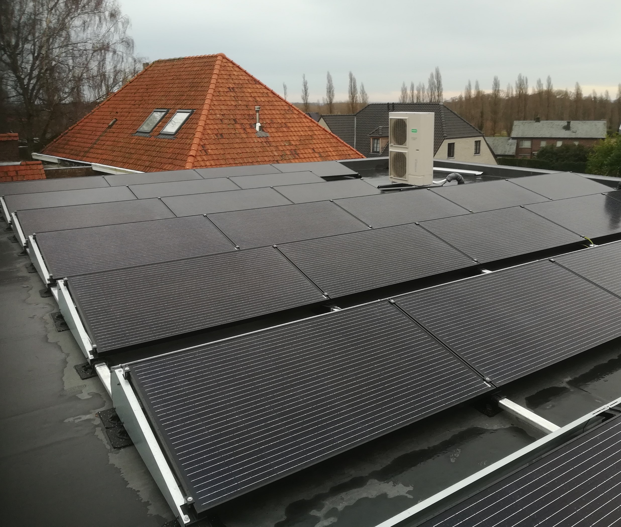 PV en WP op dak Beyens.jpg